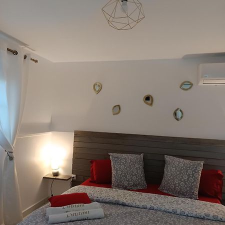 L'Instant Present Bed and Breakfast Le Moule Eksteriør billede