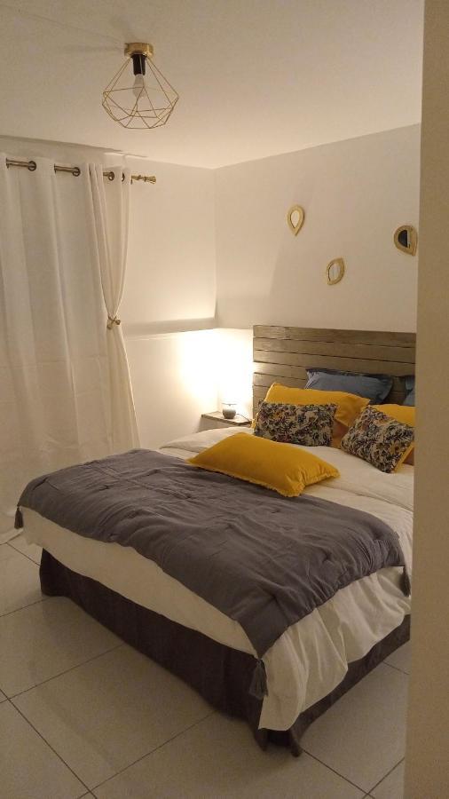 L'Instant Present Bed and Breakfast Le Moule Eksteriør billede