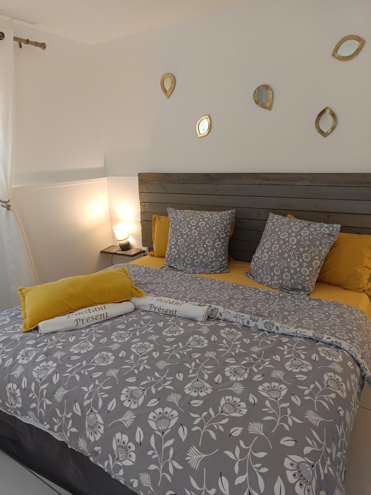L'Instant Present Bed and Breakfast Le Moule Eksteriør billede